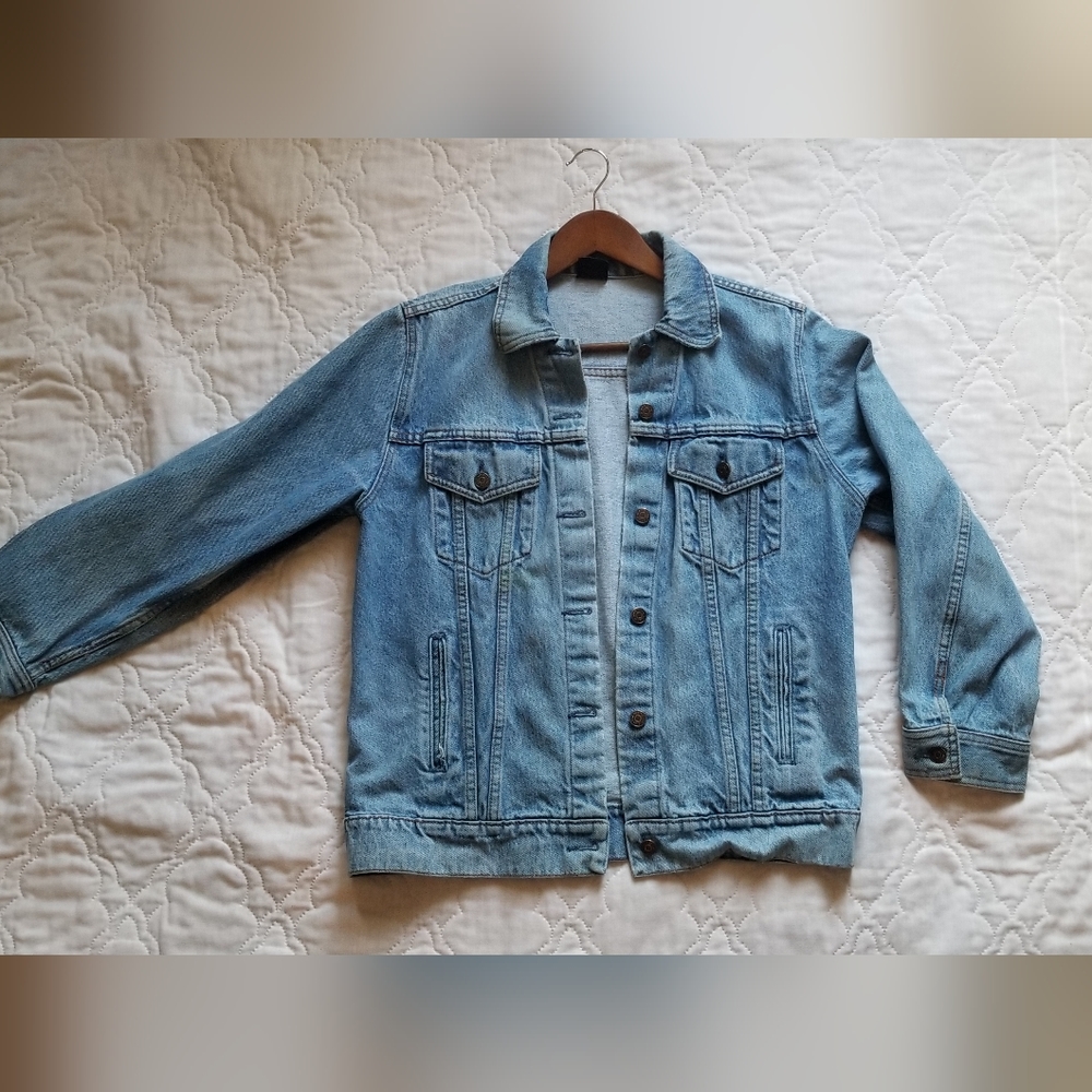 Vintage Lightwash Denim Jacket with Pockets